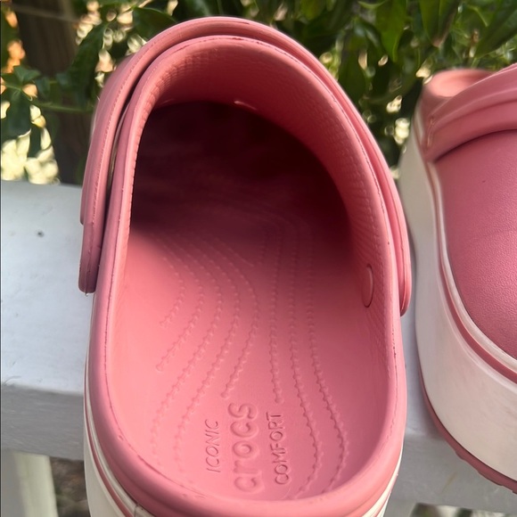 Women’s/Kids Pink Clogs Size 6-4 iconic CROCS Comfort clogs - Picture 9 of 15